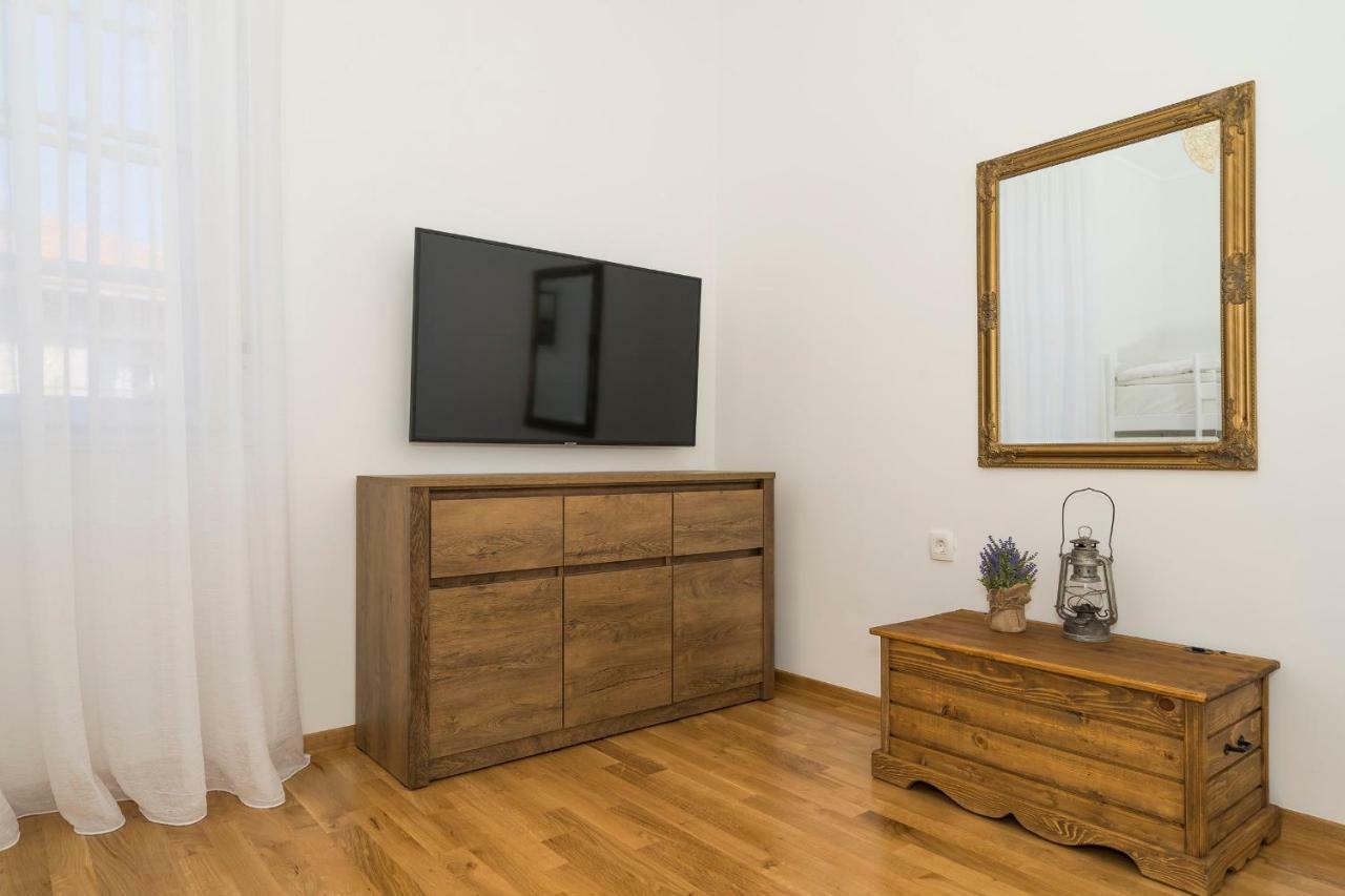 Apartment Dinka With Terrace Split Exterior photo